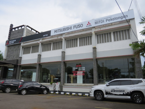 Sales Mobil  Mitsubishi Pekalongan 